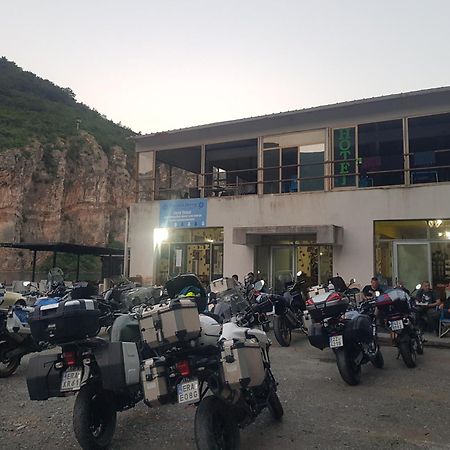 Koman Rozafa Ferry & Accommodation מראה חיצוני תמונה