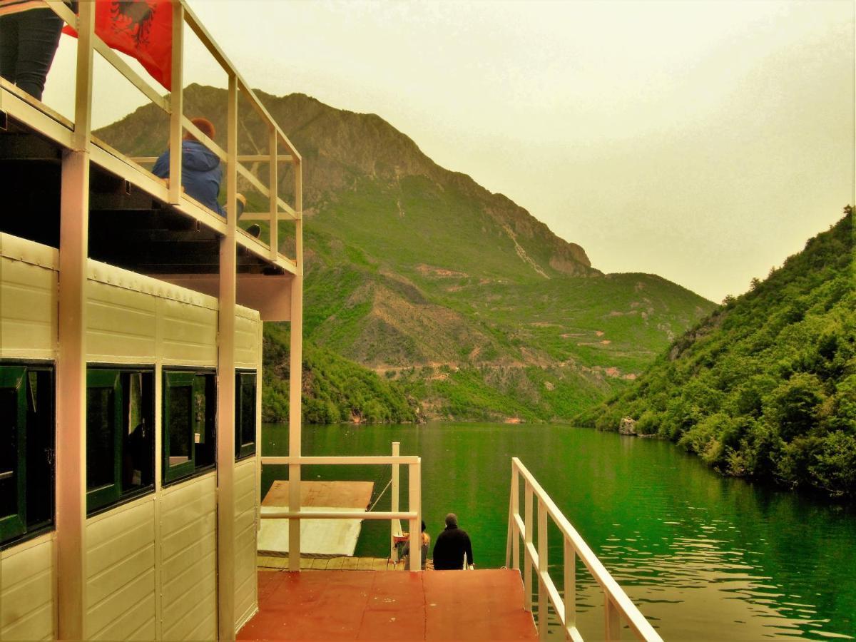 Koman Rozafa Ferry & Accommodation מראה חיצוני תמונה