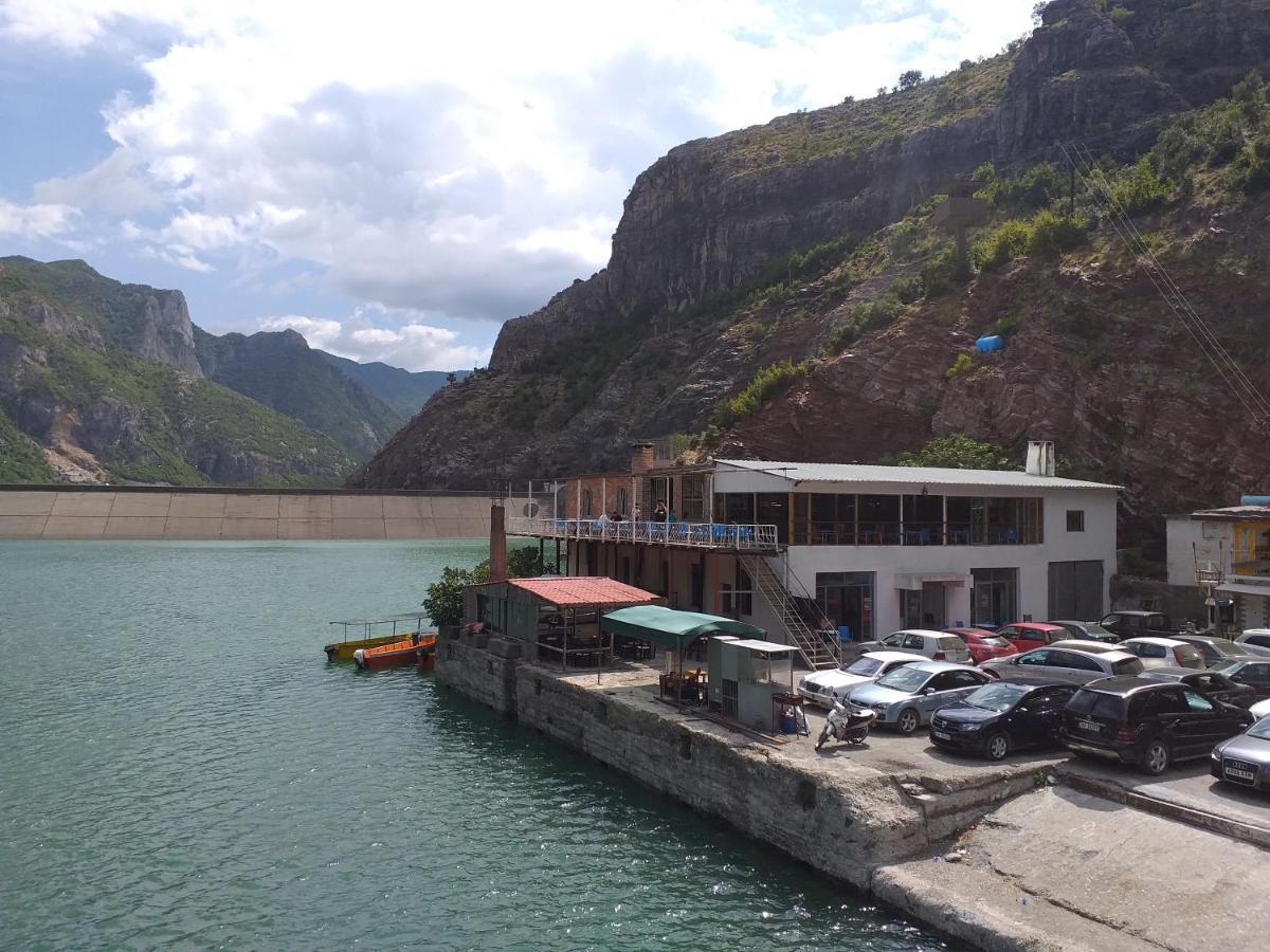 Koman Rozafa Ferry & Accommodation מראה חיצוני תמונה