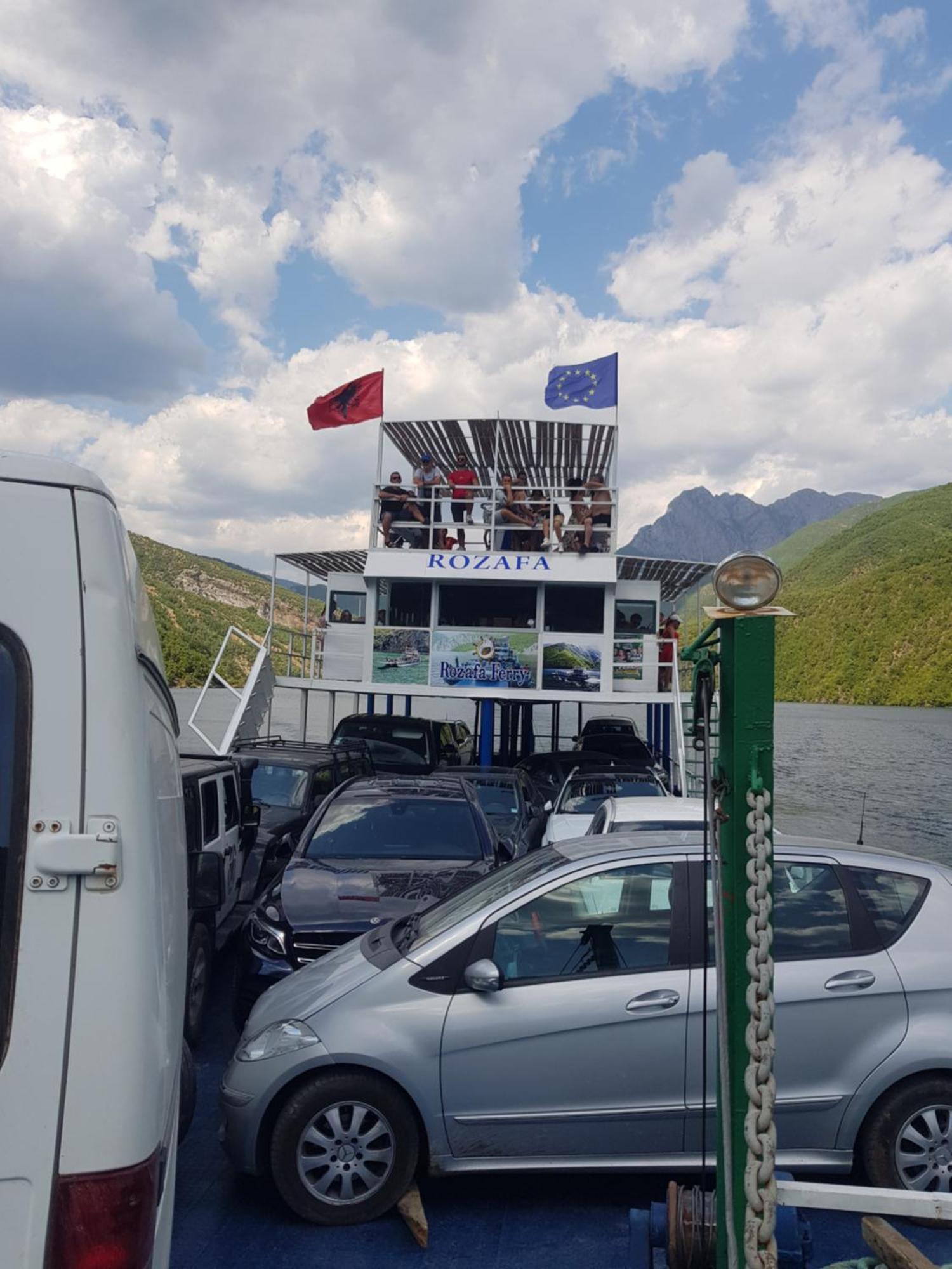 Koman Rozafa Ferry & Accommodation מראה חיצוני תמונה